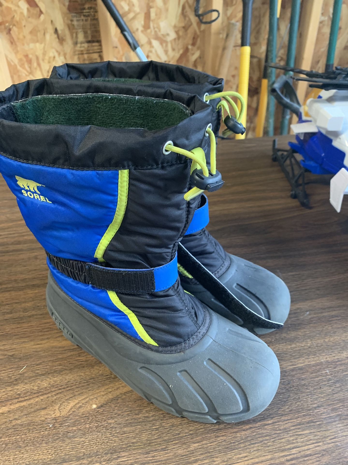 Sorel kids snow boots size 6
