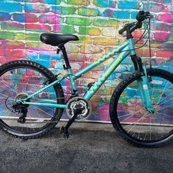 Like New 21 Speed BIKE with Front Shocks Ideal for middle school (person around 5’0” to 5’6”