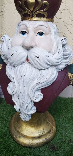 Design Toscano 'Santa Claus, King of the North Pole' Christmas Statue