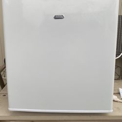 Sunbeam 1.7 cu ft Mini Refrigerator