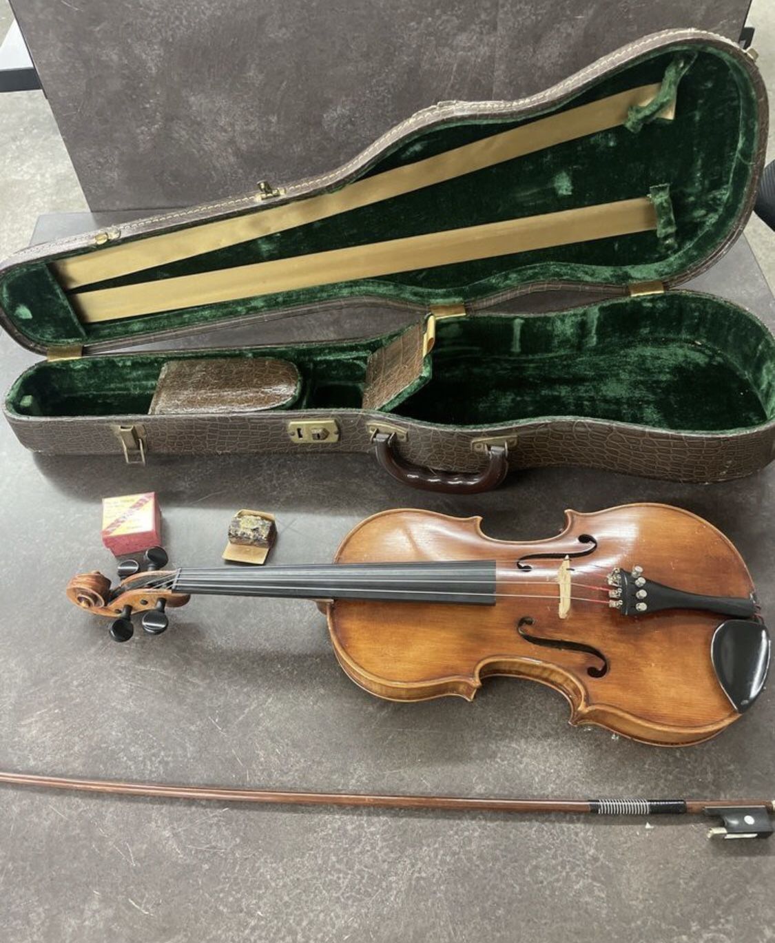 John Juzek Violin Maker in Prague 4/4 Violin w/ Bow and Case
