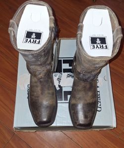 Mens size 10 1/2 Frye