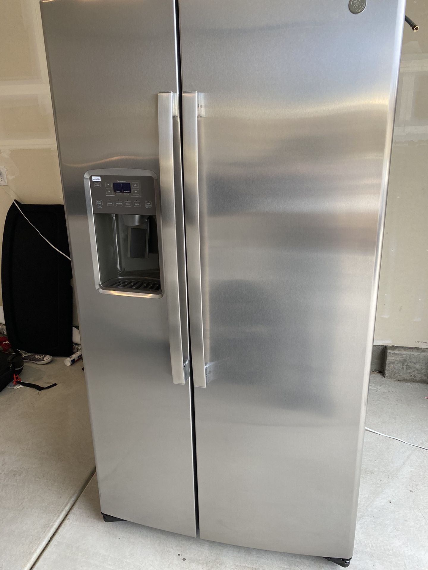 Brand new GE refrigerator GSE25GSHPCSS for Sale in Sparks, NV OfferUp