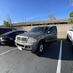 2004 Ford Explorer