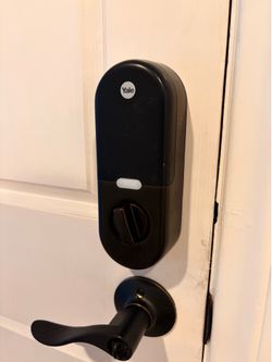Nest x Yale Smart Lock + Nest Connect (Wi-Fi Hub)
