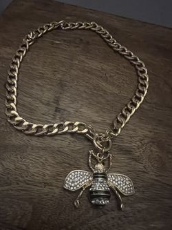Women’s Bee Necklace 