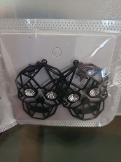 Black skull earrings
