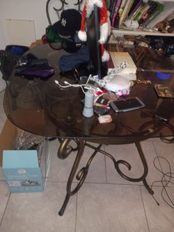 Glass table comes w 3 chairs if you like no extra $
