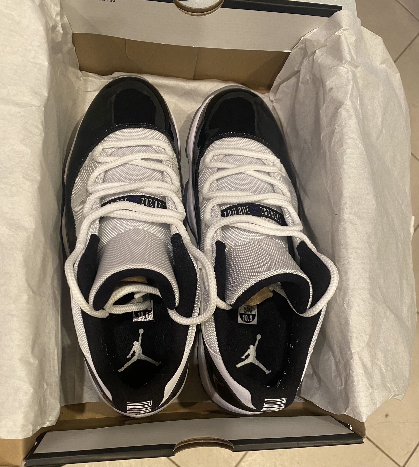 Jordan Retro 11 Concord Low Size 10.5 Lightly Used display picture 1