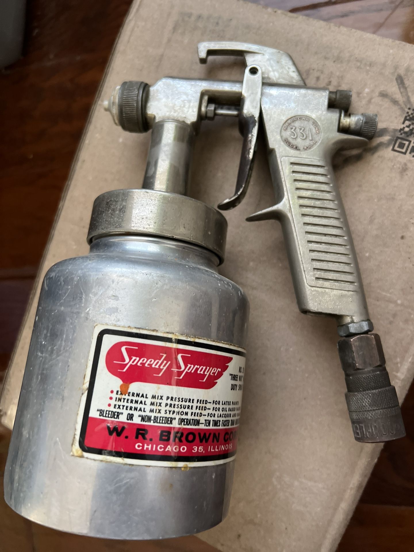 Vintage W.R. Brown Corp. Speedy Filtaire Paint Sprayer Pot Extras 