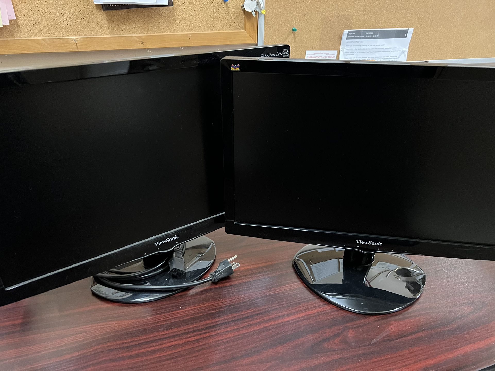 Dual 19” Monitors 