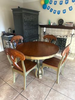 Round Dining Table Set with 4 Chairs