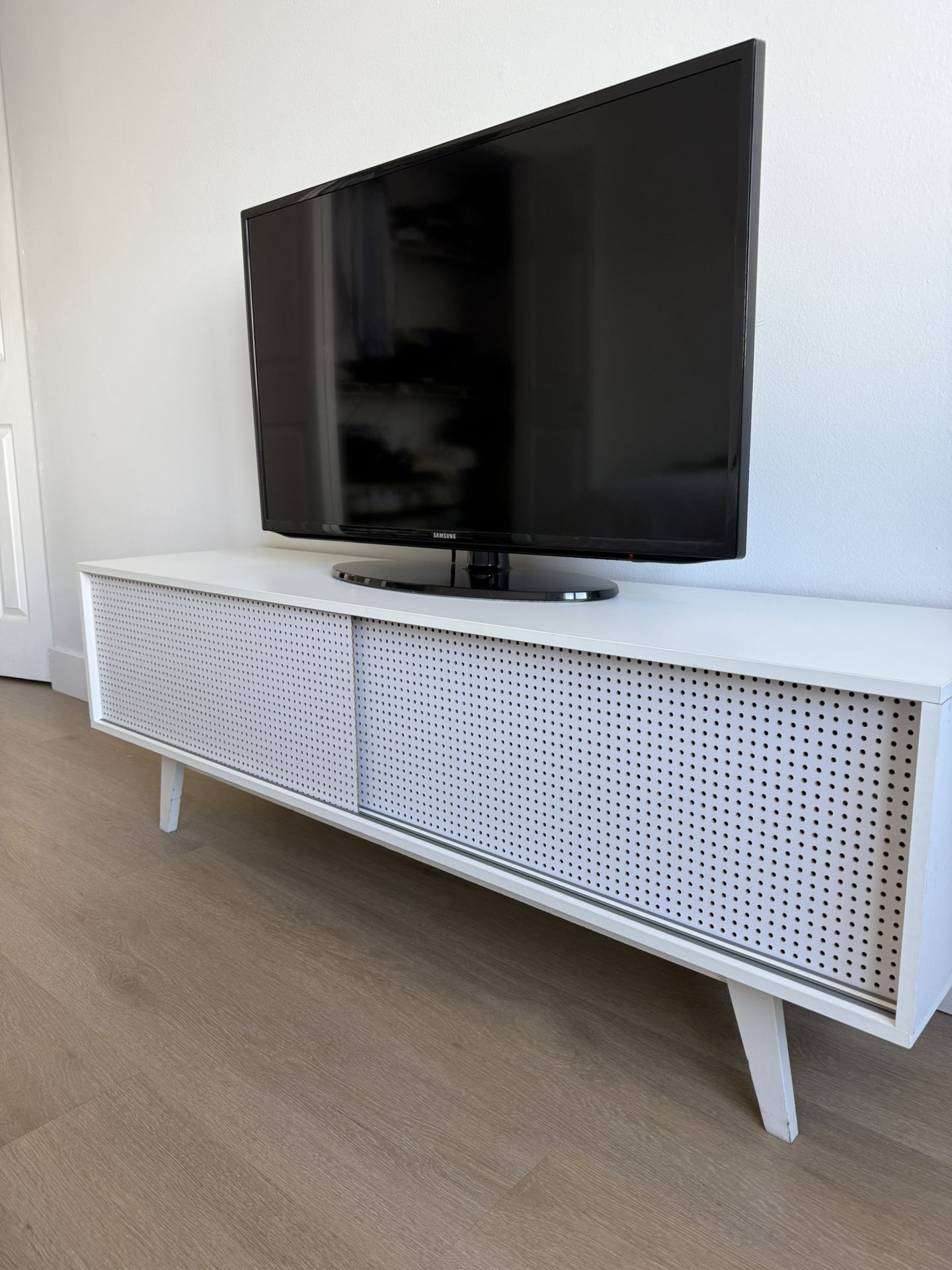 TV Console & Samsung TV