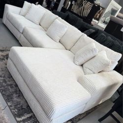 ✨️ Sectional Sofas✨️ Furniture Queen Bedrooms, Dining Avail