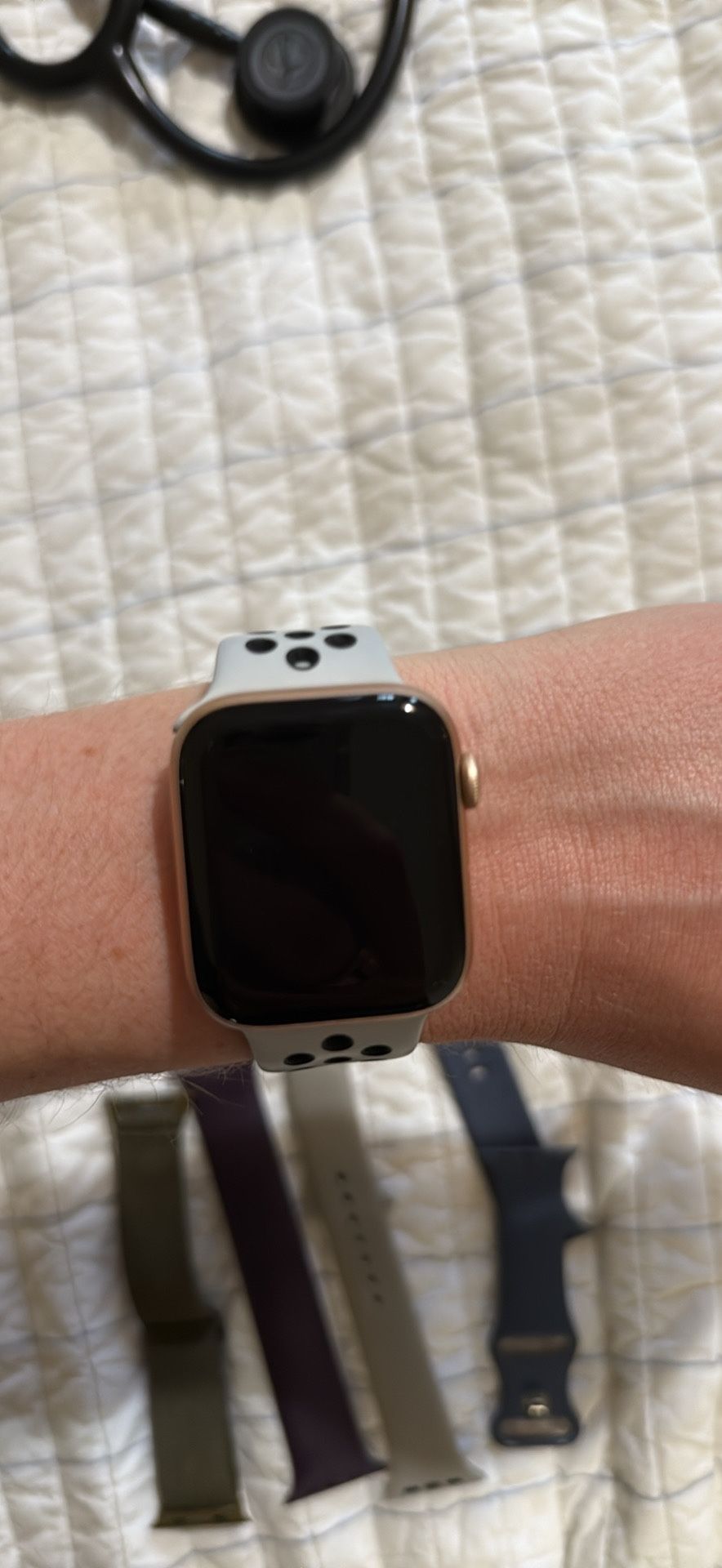 Apple Watch SE Rose gold - Great Condition