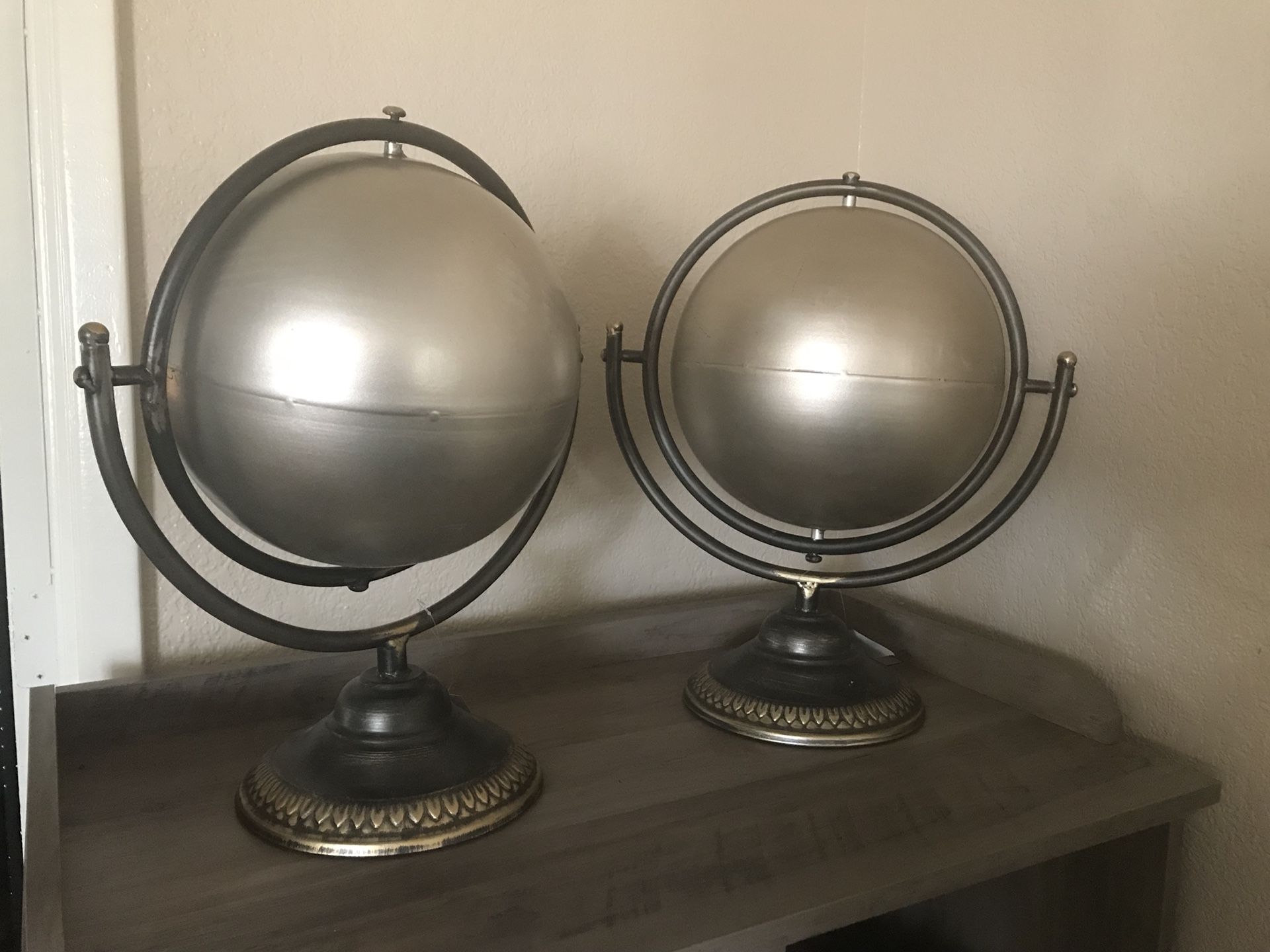 Metal globe decor