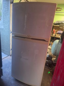 Whirlpool 18 Cubic Feet White Top Freezer REFRIGERATOR