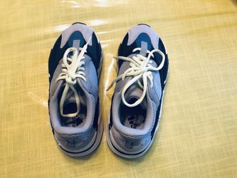 Brand New woman Size 5