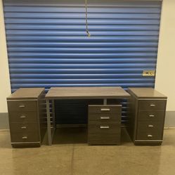 Matching Desk Set w/locking Drawers!