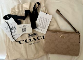 Coach wrist clutch (NEW)