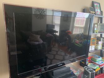 Samsung 52” LCD 1080p 7 series - Samsung Surround sound with Blu-ray