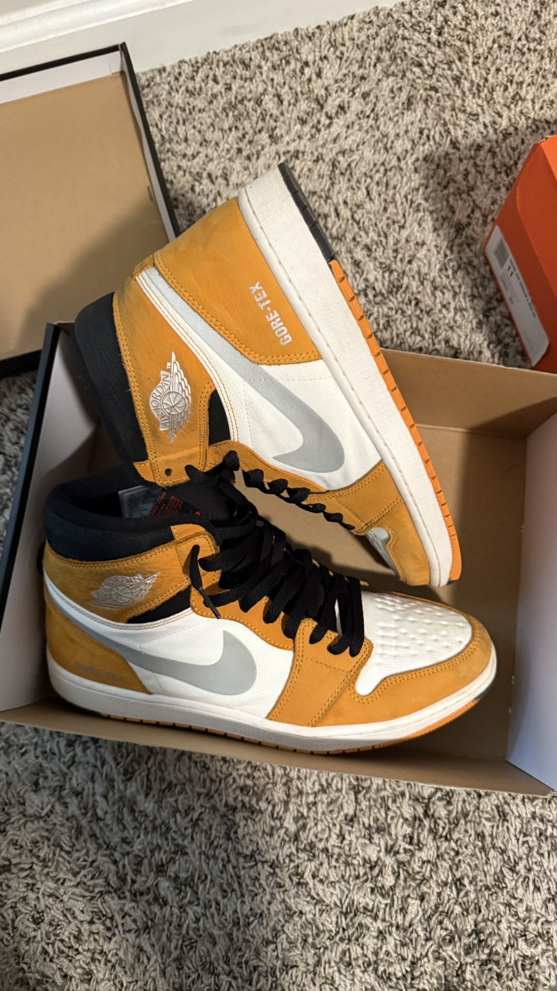 Jordan 1 “Core-Tex” Light Curry