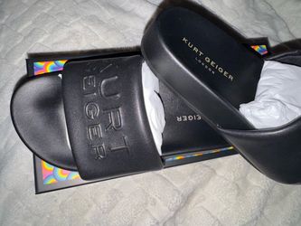 New men’s slides