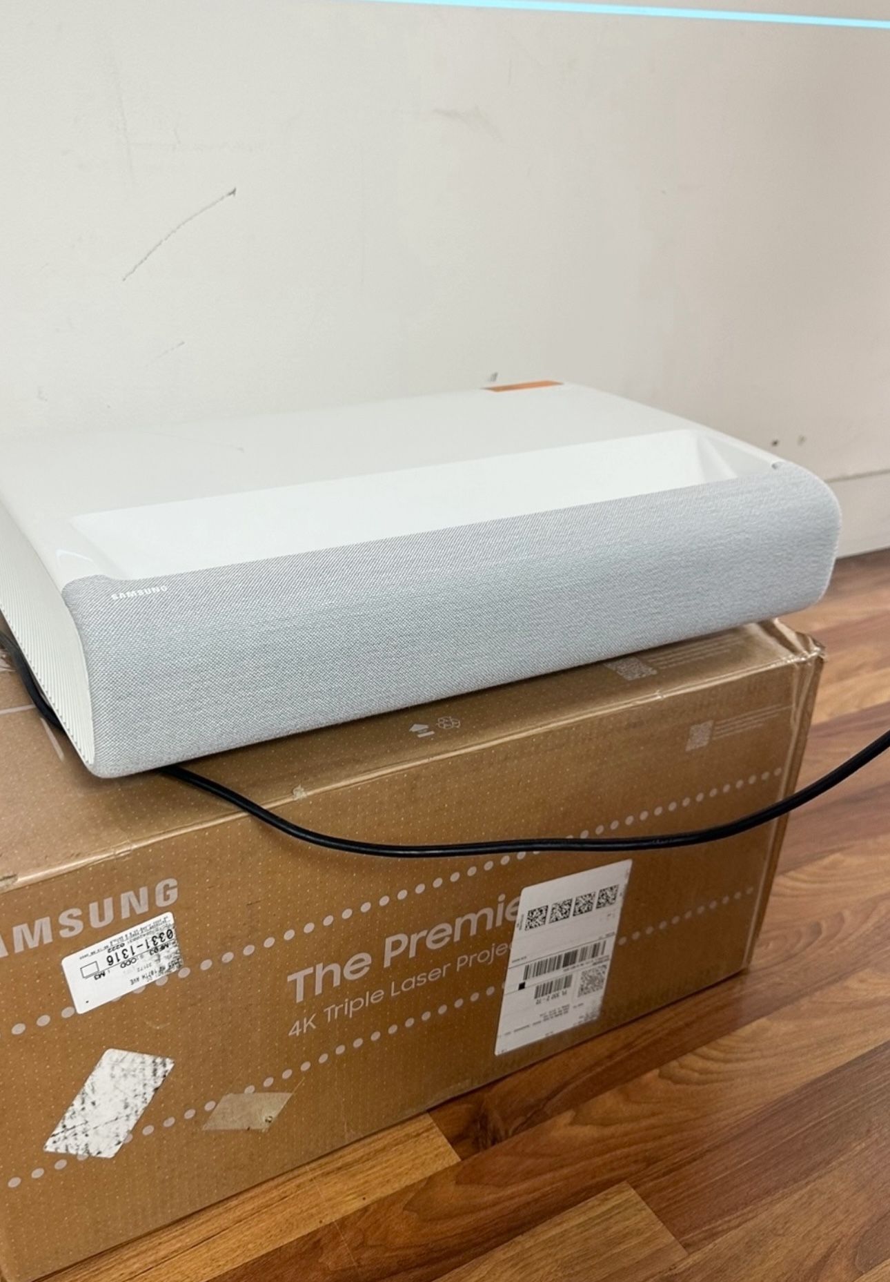 Samsung The Premiere Triple Laser Ultra Short Throw...