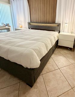 2 nightstands