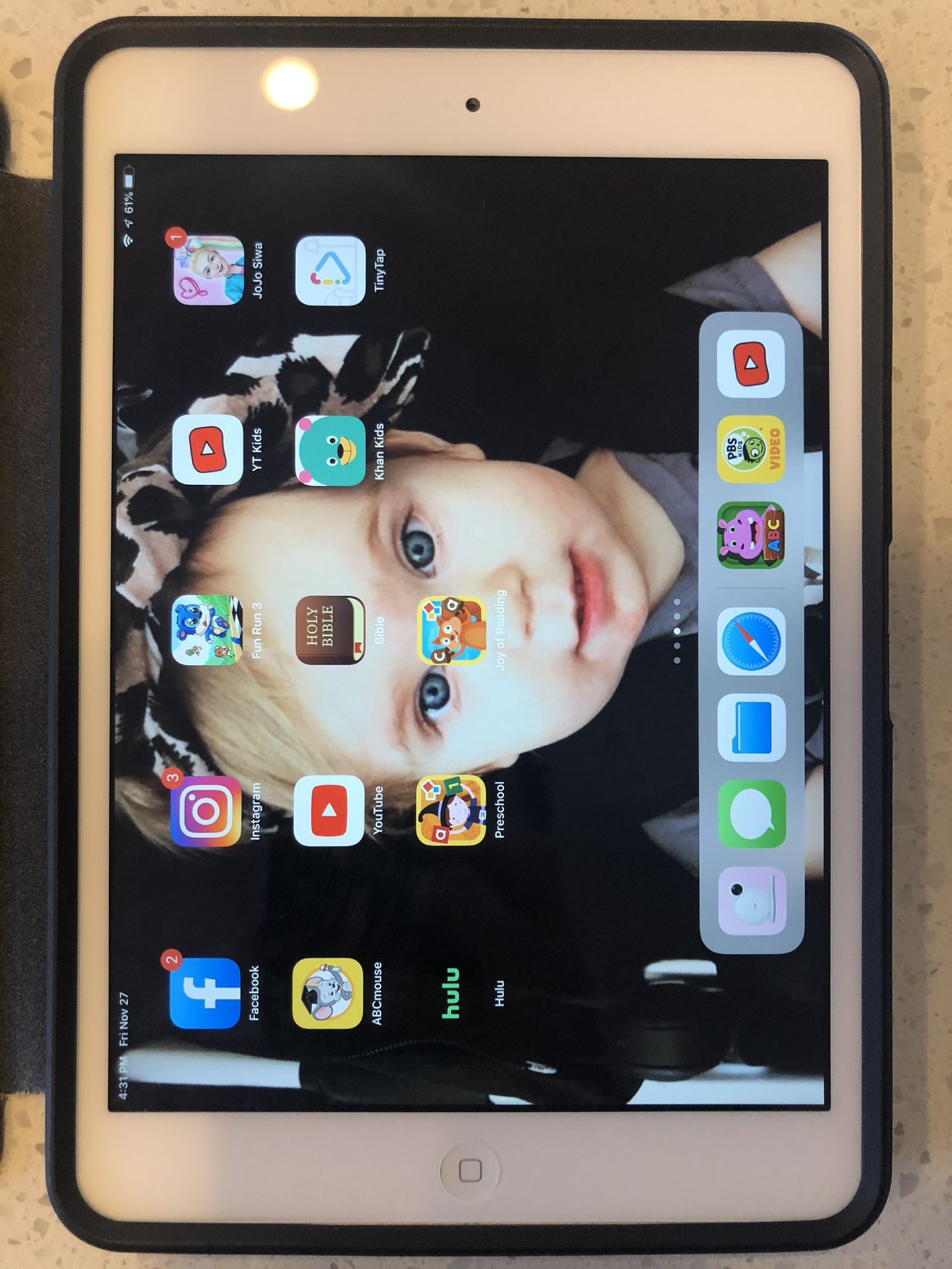 iPad Mini 2 Perfect condition With Black Otter box Case