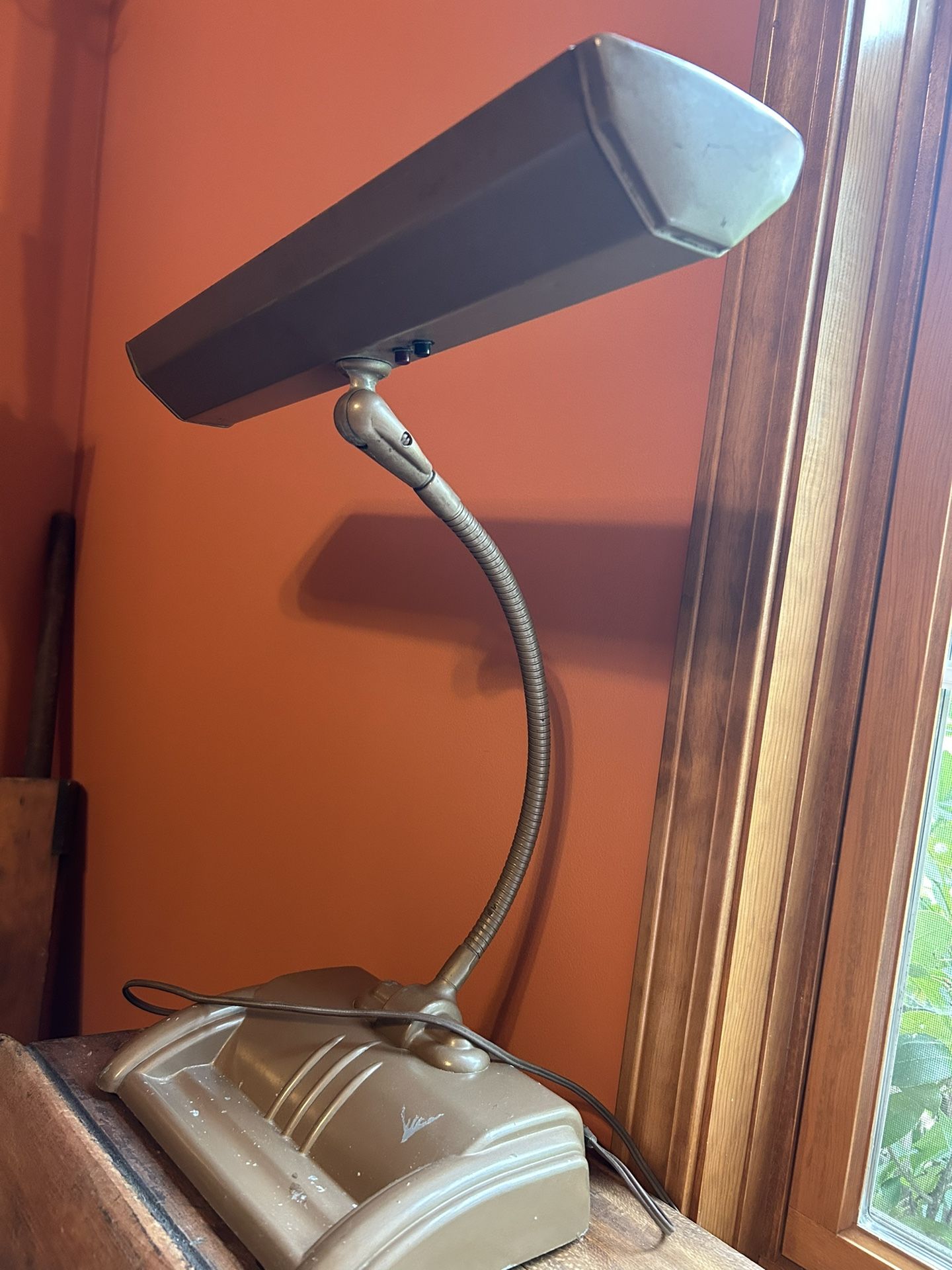 vintage Acme Lite art deco industrial desk lamp swivel flex arm 