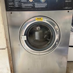 Commercial Washing Machine. 