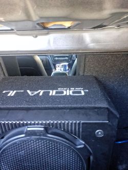 Jl audio 10in sub. With jl audio box