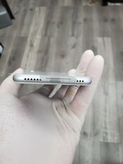 IPHONE 8..64GB. FACTORY UNLOCK FOR ANY SIM CARD