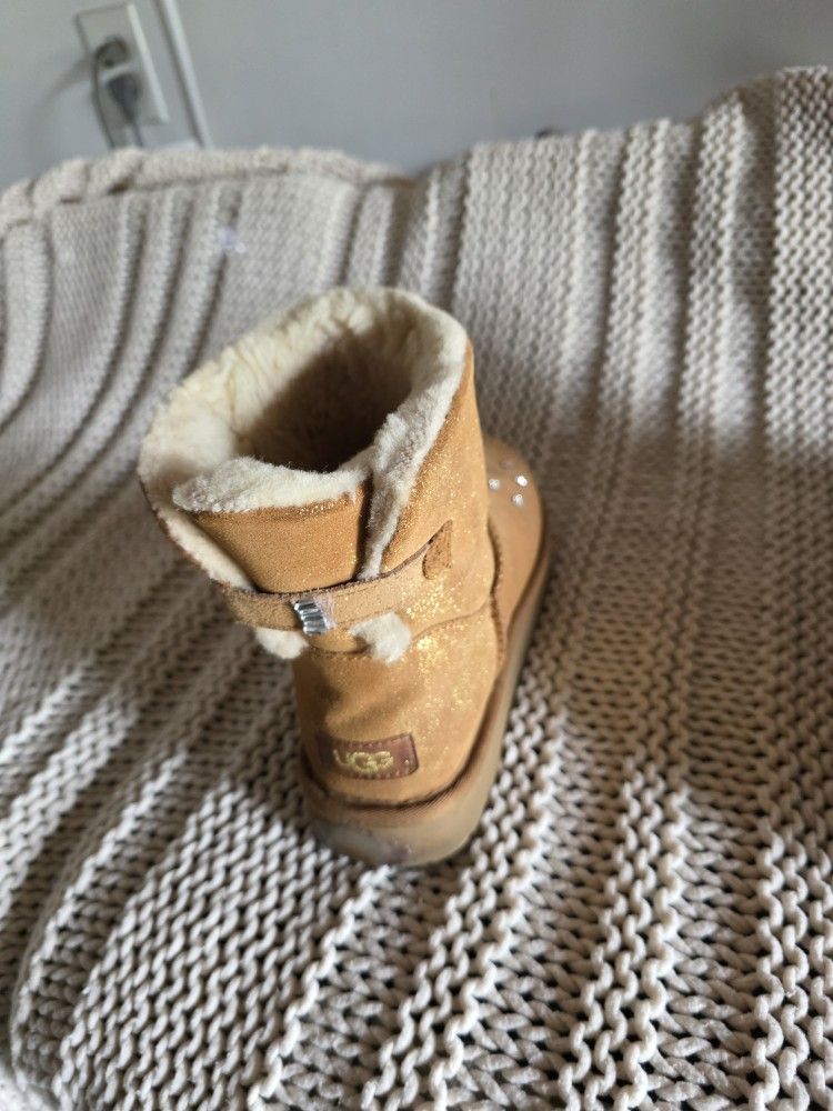 Used Uggs Size 7