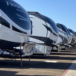 Fifth Wheel Travel Trailers 