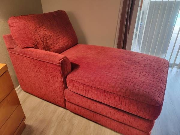 Chaise / Lounge Chair