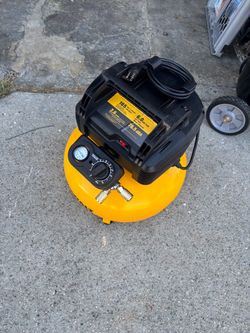 Shop DEWALT 6 Gal. 165 PSI Electric Pancake Air Compressor