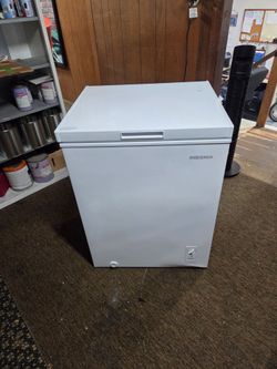 Insignia Chest Freezer White