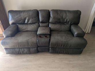 Power Zero Gravity Reclining
Loveseat / Couch - USB Charging, Console &
Cup Holders - OBO