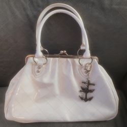 White Lux De Ville Kiss Lock Purse Bag  With Silver Anchor Charms