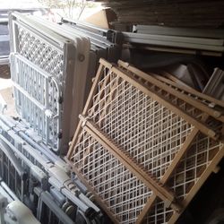 Child Pet Dog Baby Security Fences Wood $10, Plastic $15 Or Metal $17 Pressure Mount See All Photos 