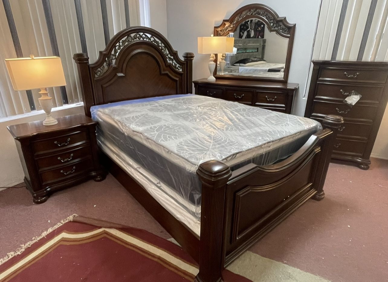 🔥 Ashley Solid Wood Bedroom Set 🔥