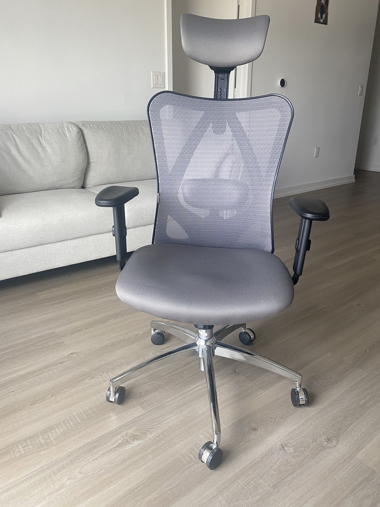 Office chair with Reclining back(barely used)