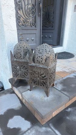 2 lanterns metal