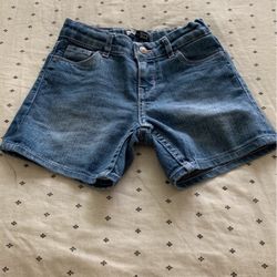 Levis Short  Hablo español￼
