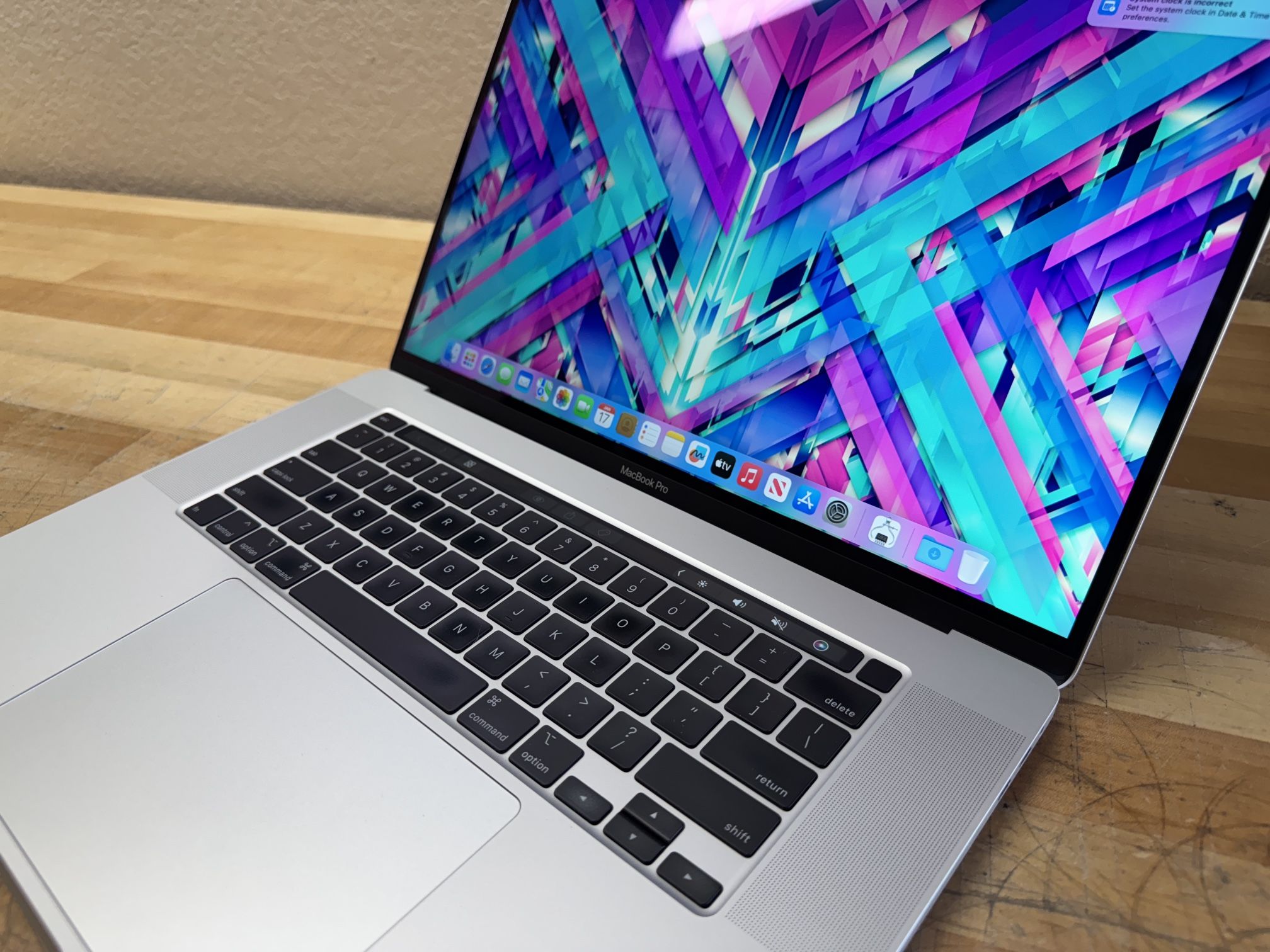 2019 16” MacBook Pro - 2.4 GHz i9 - 32GB - 500GB - 4GB GPU