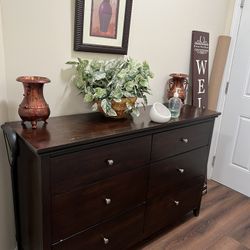 Dresser Only&mirror Plus Decorative Picture Of A Map