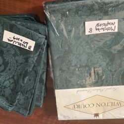 60x 140" Damask  Tablecloth  With 8 Matching Napkins