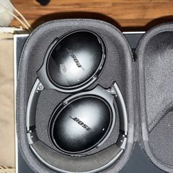 Noise canceling head phones